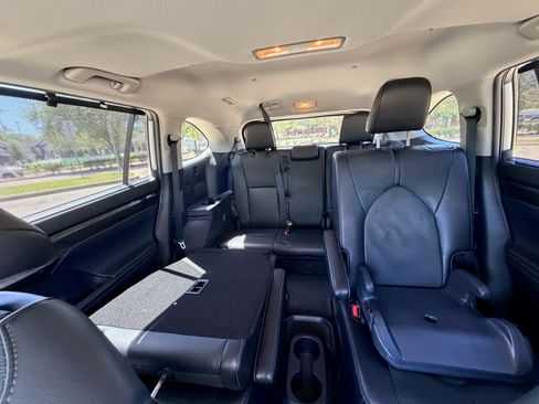 Used 2021 Toyota Highlander Limited image 14