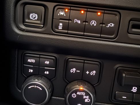 Used 2021 Chevrolet Tahoe LT w/ LT Signature Package image 5