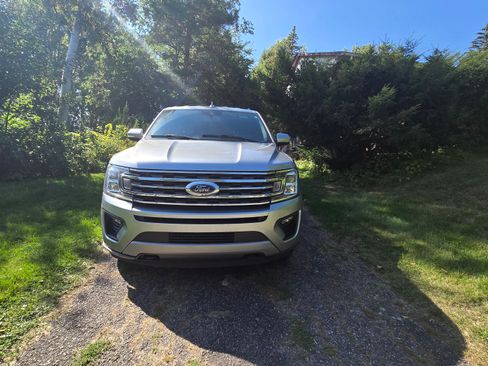 Used 2021 Ford Expedition Max XLT image 1