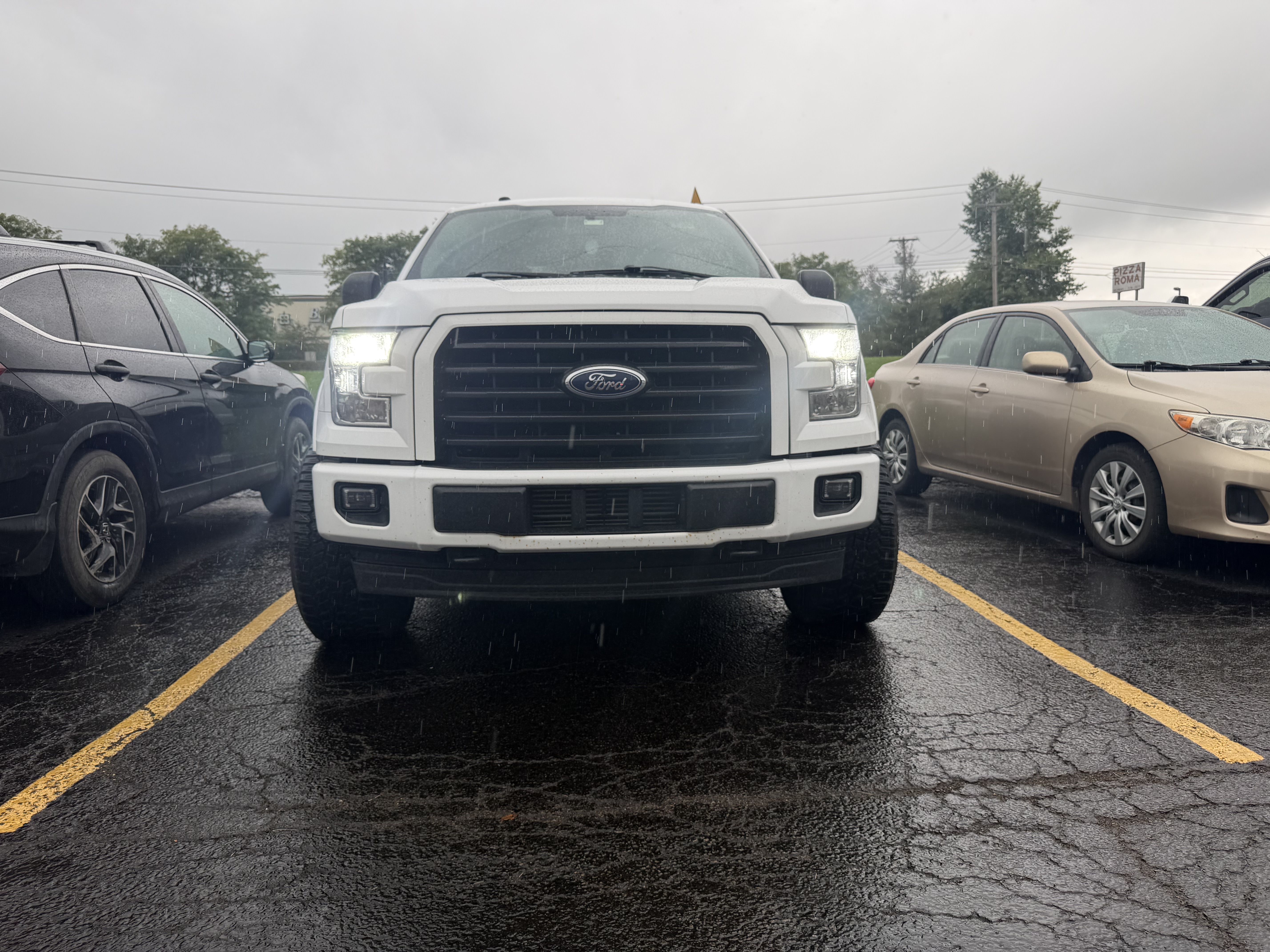 Used 2017 Ford F150 XLT w/ Equipment Group 302A Luxury AWD/4WD image 4