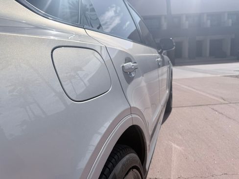 Used 2023 Bentley Bentayga AWD/4WD image 11