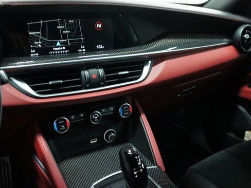 Used 2018 Alfa Romeo Stelvio Quadrifoglio image 23