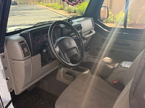 Used 2004 Jeep Wrangler X w/ Convenience Group image 2