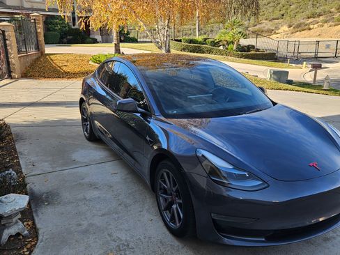 Used 2023 Tesla Model 3 Standard Range image 2