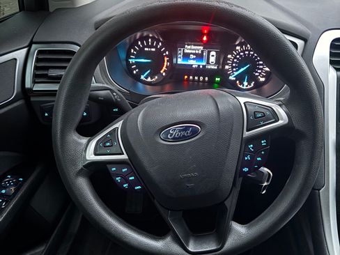 Used 2015 Ford Fusion SE image 17