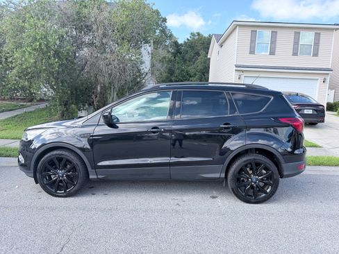 Used 2019 Ford Escape SE FWD image 2