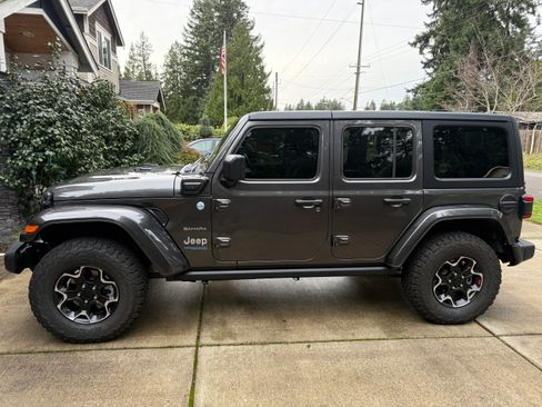 Used 2022 Jeep Wrangler Unlimited Sahara image 1