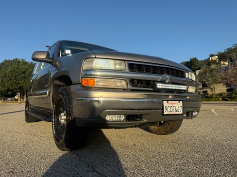 Used 2001 Chevrolet Suburban LT w/ LT Preferred Equipment Group image 26