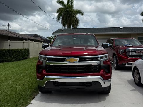 Used 2024 Chevrolet Silverado 1500 LT AWD/4WD image 9