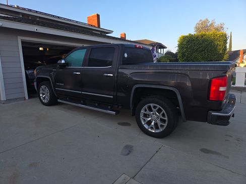Used 2015 GMC Sierra 1500 SLT w/ SLT Crew Cab Value Package image 2