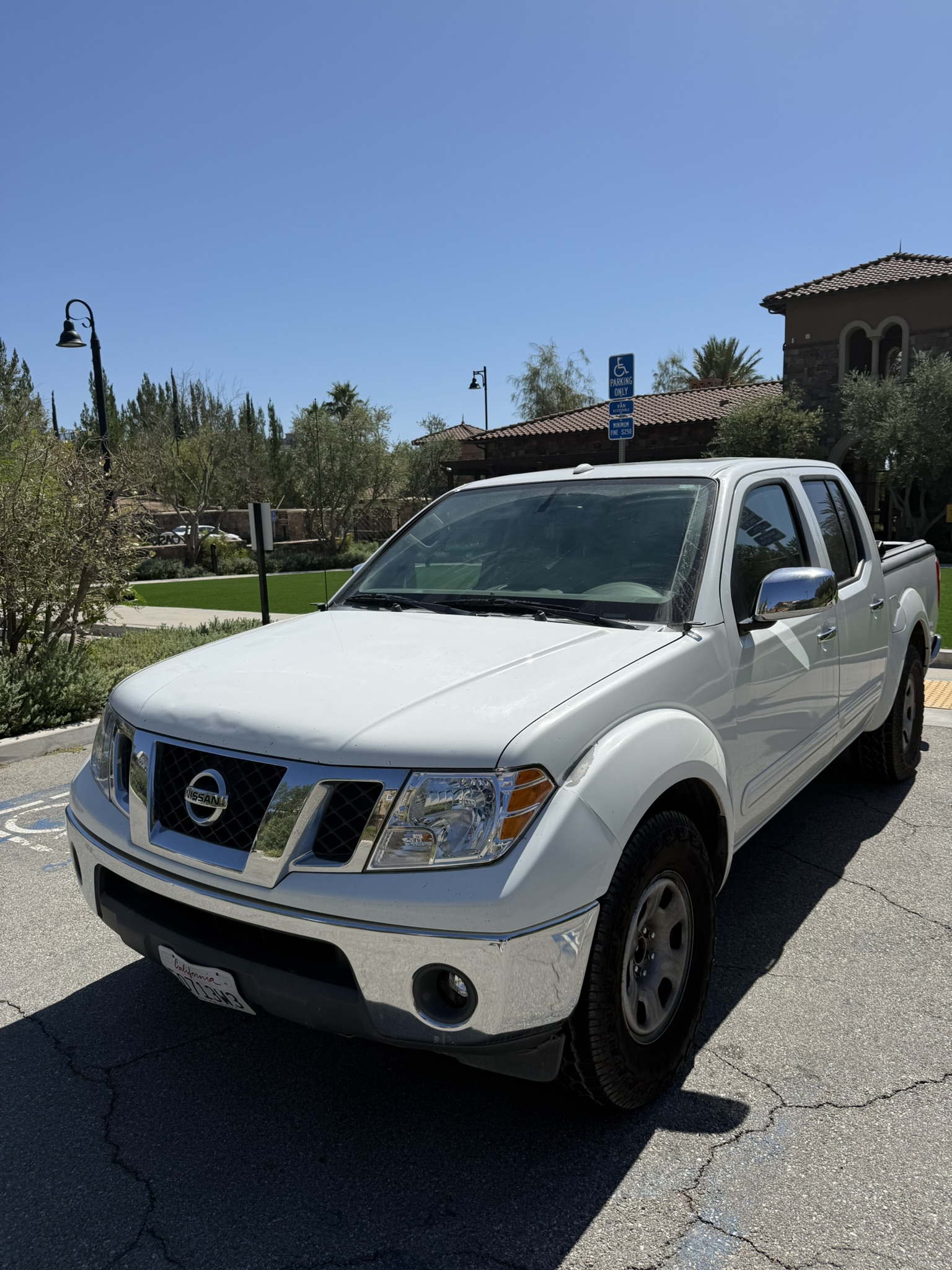 Used 2017 Nissan Frontier SL w/ Moonroof Package RWD image 1