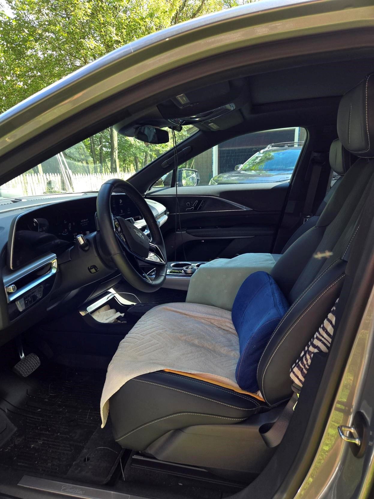 Used 2024 Cadillac Lyriq Sport AWD/4WD image 9