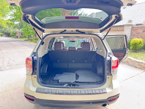 Used 2017 Subaru Forester 2.5i Touring AWD/4WD image 9