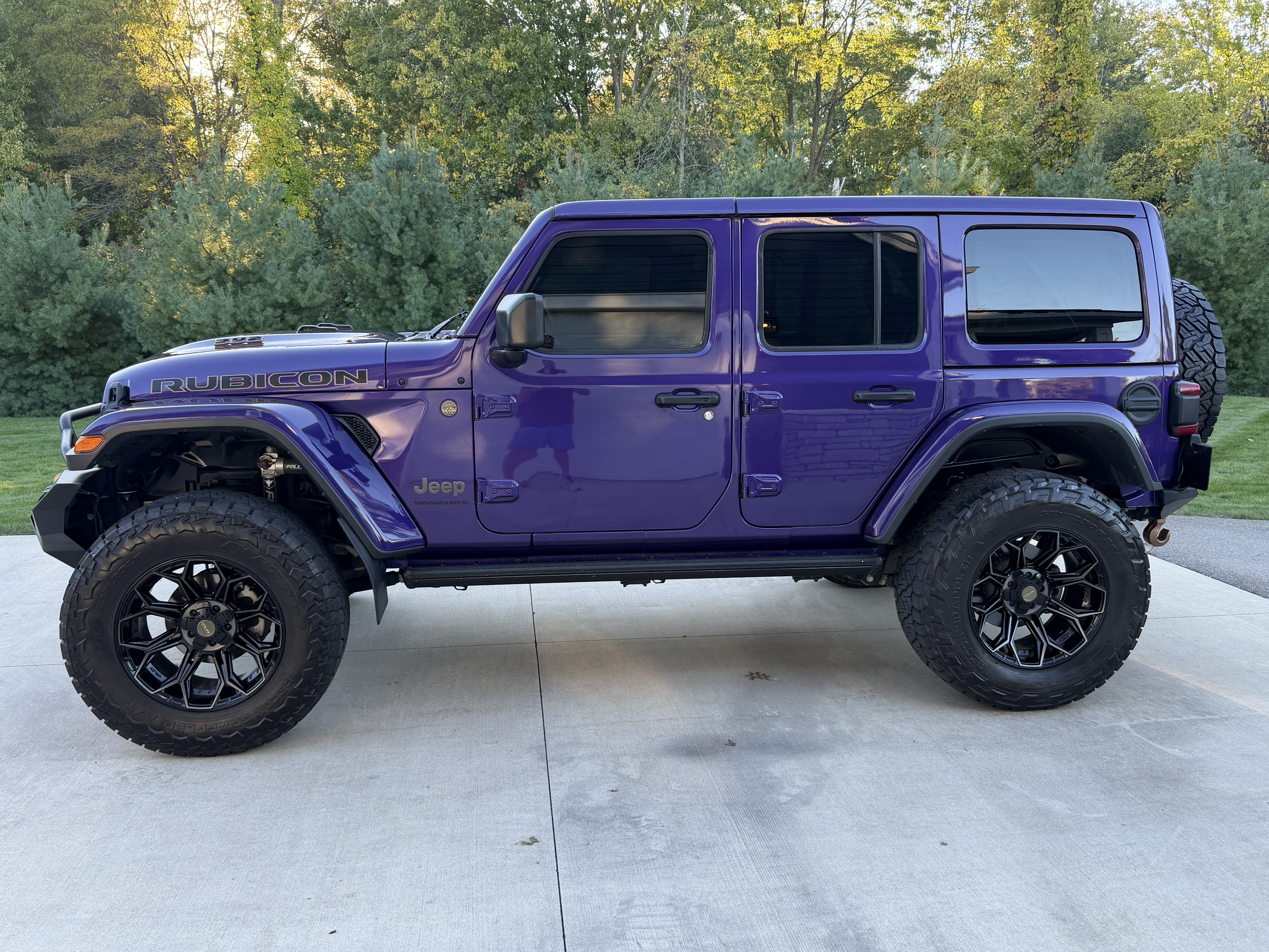 Used 2023 Jeep Wrangler Unlimited Rubicon 392 w/ Trailer Tow Package AWD/4WD image 2