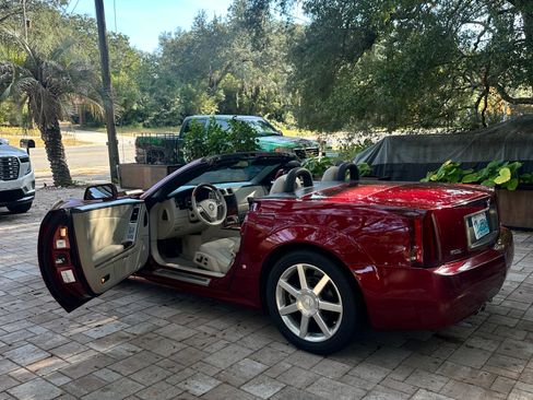 Used 2006 Cadillac XLR image 15