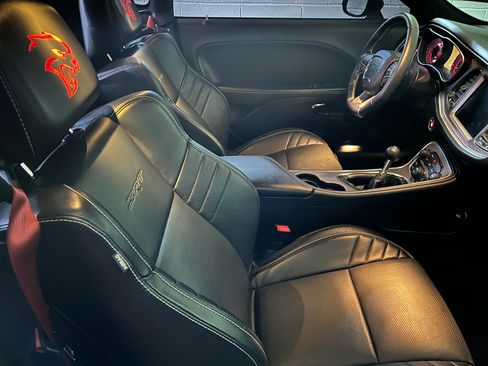 Used 2016 Dodge Challenger SRT Hellcat image 11