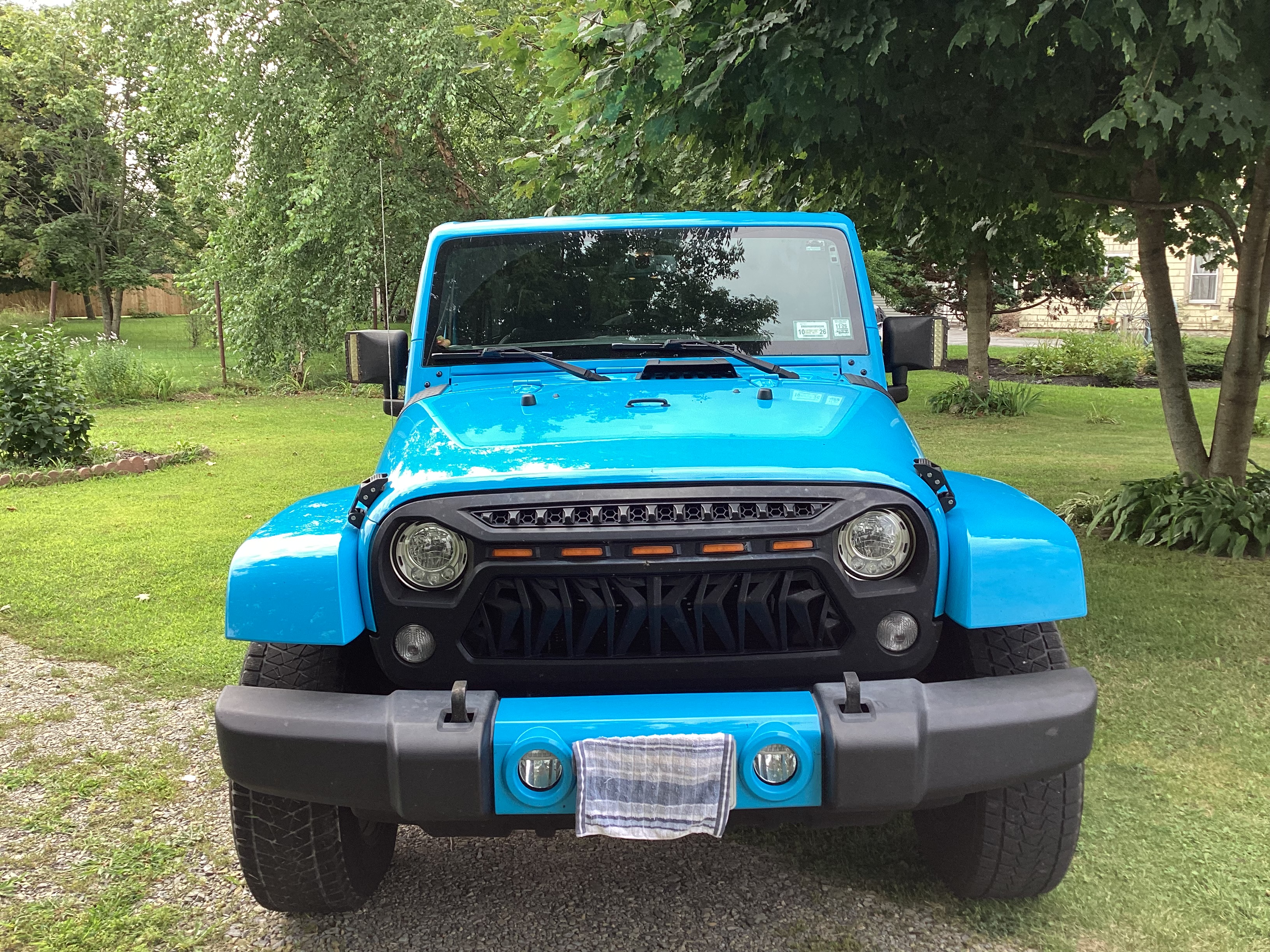 Used 2017 Jeep Wrangler Unlimited Sahara w/ Connectivity Group AWD/4WD image 4
