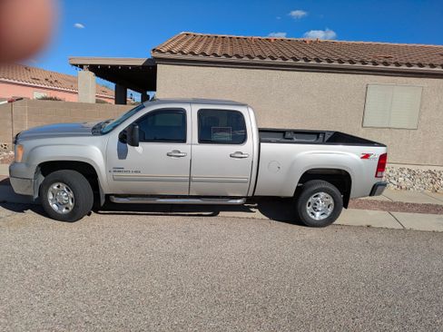 Used 2008 GMC Sierra 2500 SLT w/ Z71 Off-Road Package image 13