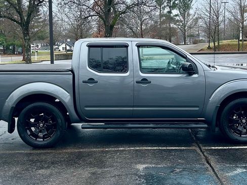 Used 2021 Nissan Frontier SV w/ Midnight Edition Floor Mats image 9