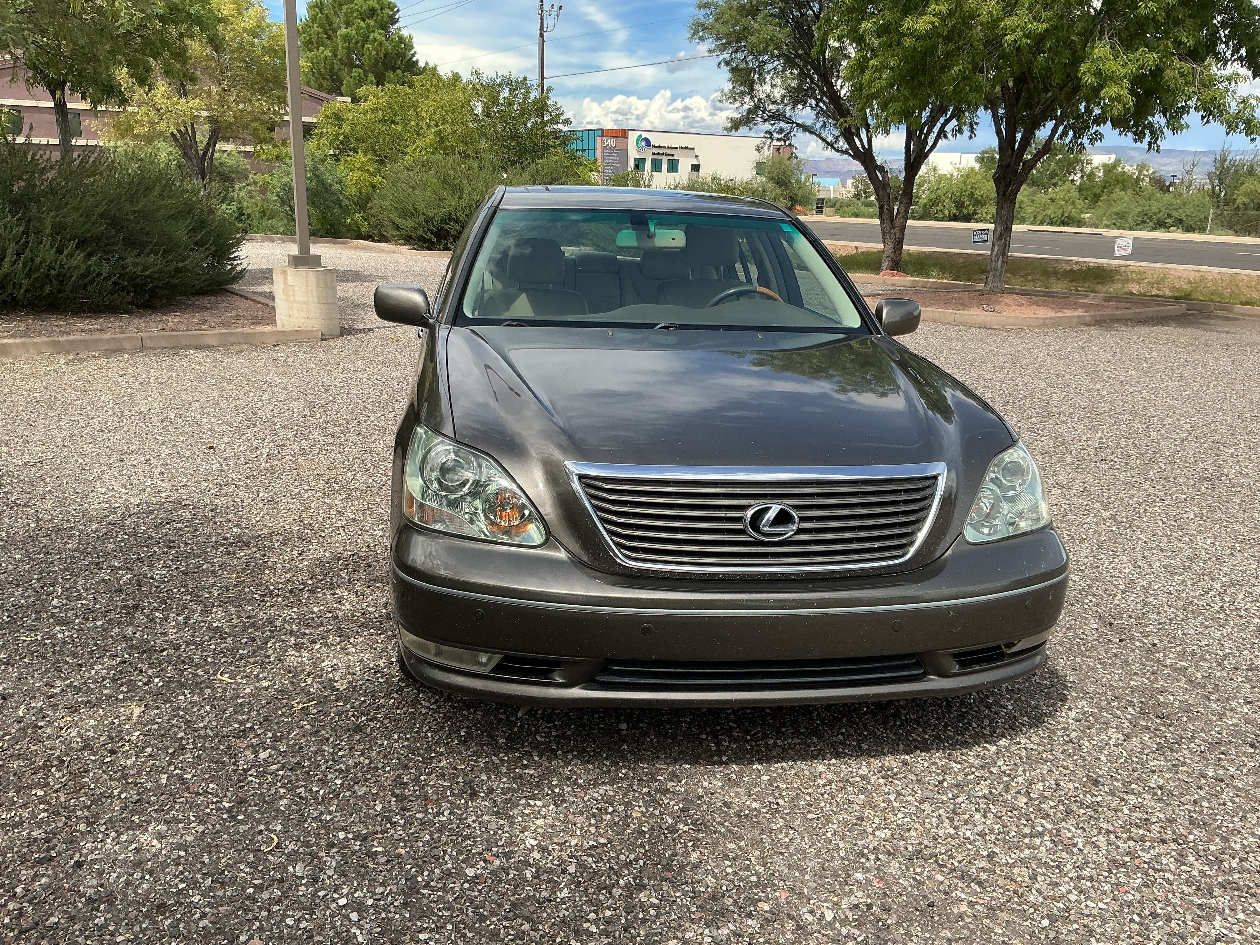 Used 2005 Lexus LS 430 RWD image 2