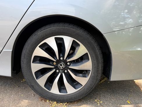 Used 2017 Honda Accord Touring image 22