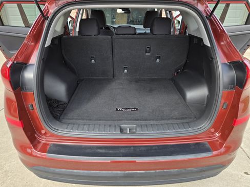 Used 2020 Hyundai Tucson SE w/ Cargo Package image 12