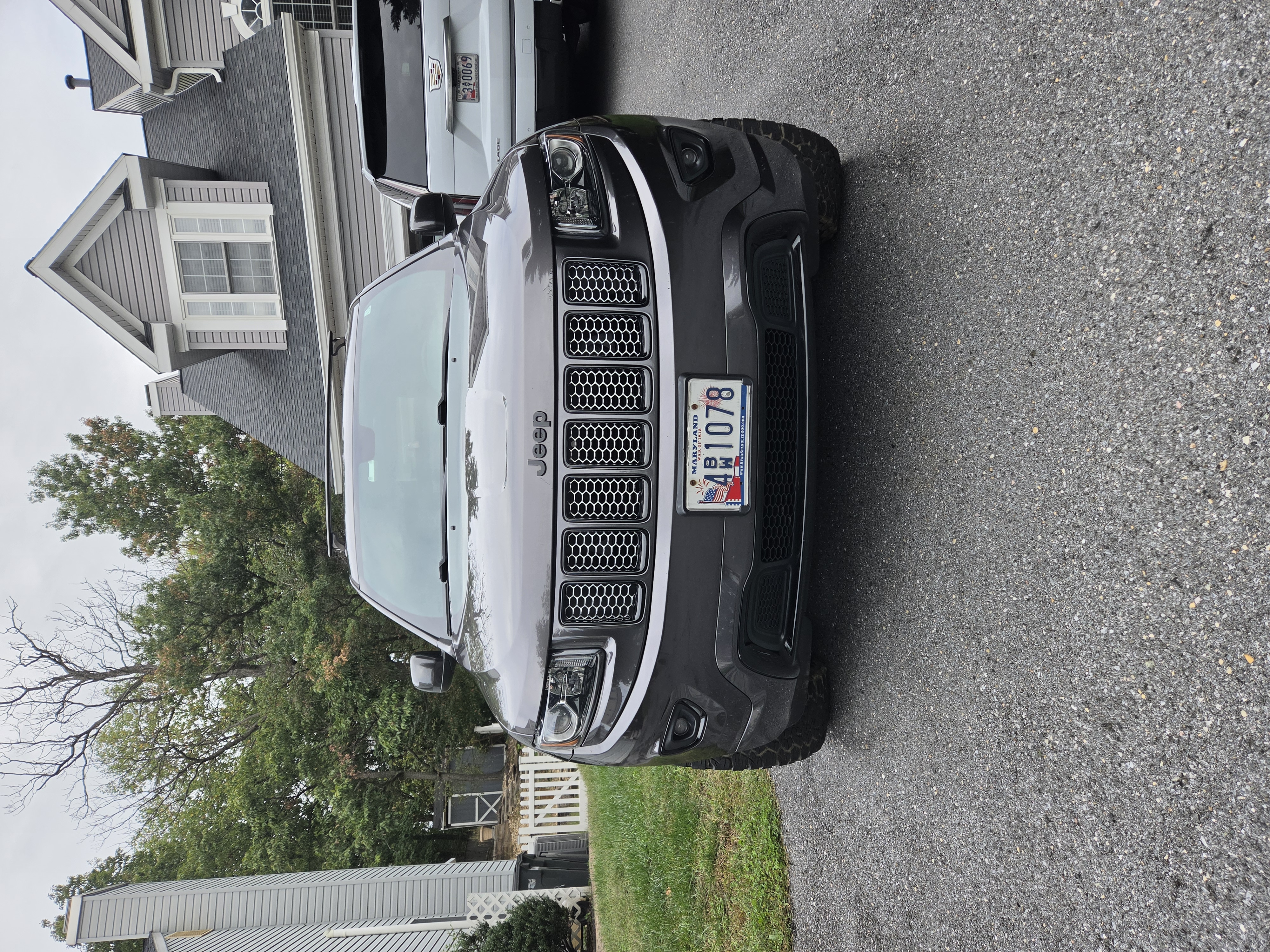 Used 2015 Jeep Grand Cherokee Altitude AWD/4WD image 2