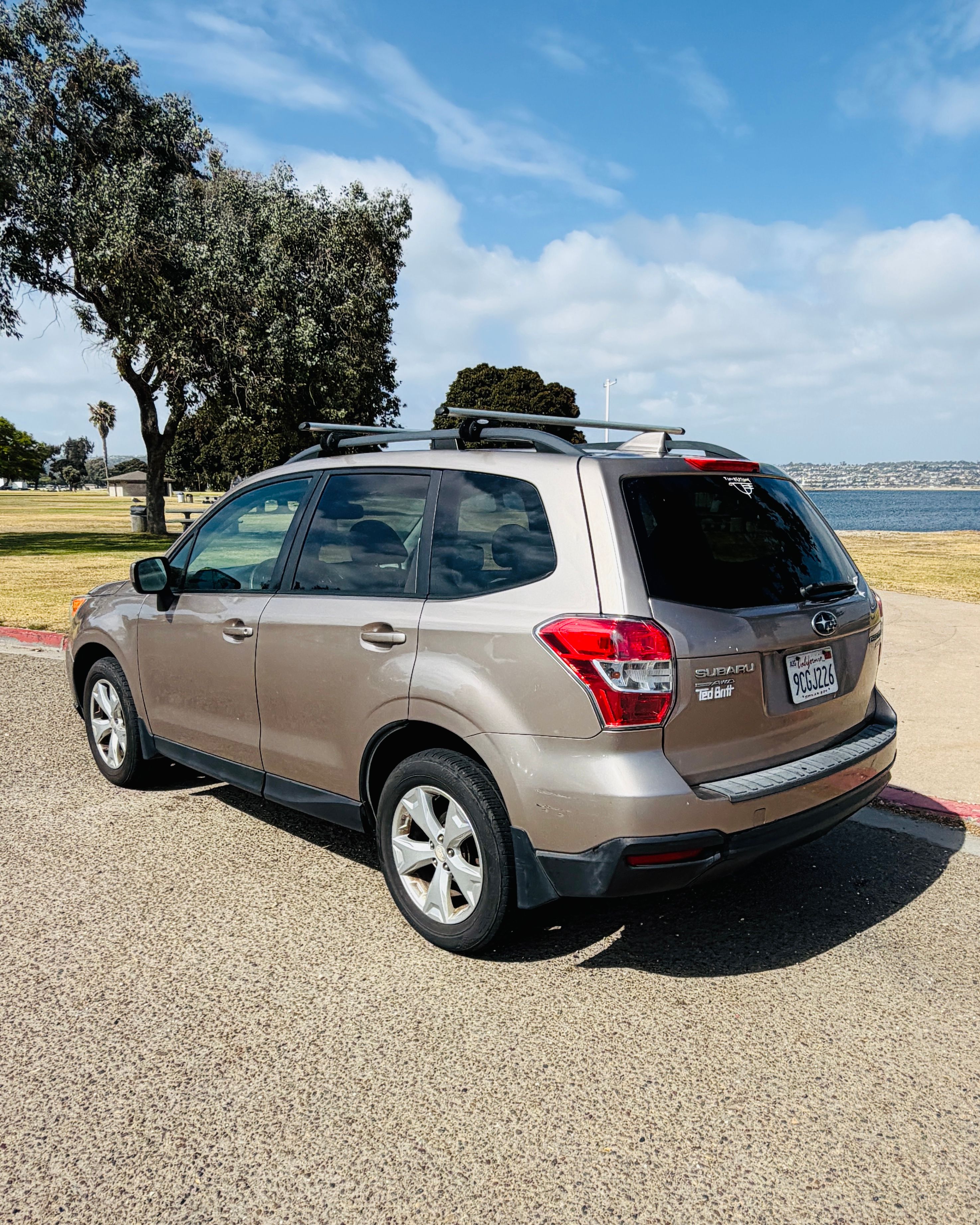 Used 2016 Subaru Forester 2.5i Premium w/ All-Weather Package AWD/4WD image 2