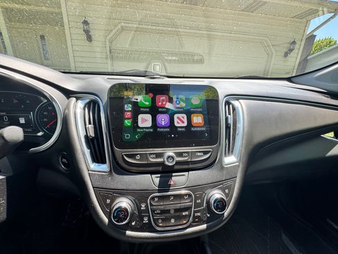 Used 2018 Chevrolet Malibu Premier image 13