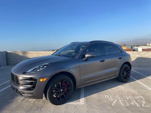 Used 2018 Porsche Macan Turbo image 11