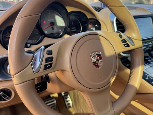 Used 2014 Porsche Cayenne GTS AWD/4WD image 17