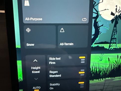 Used 2023 Rivian R1S Adventure image 22