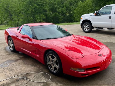 Used 1998 Chevrolet Corvette Coupe w/ Memory Pkg RWD image 12