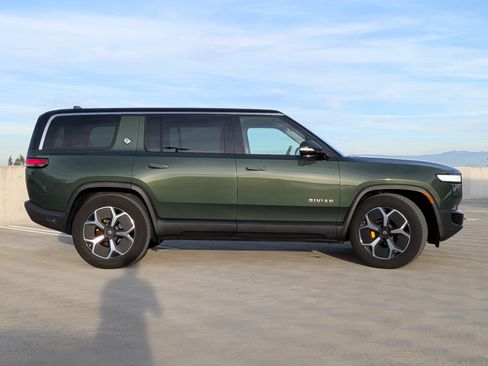 Used 2023 Rivian R1S Adventure image 10