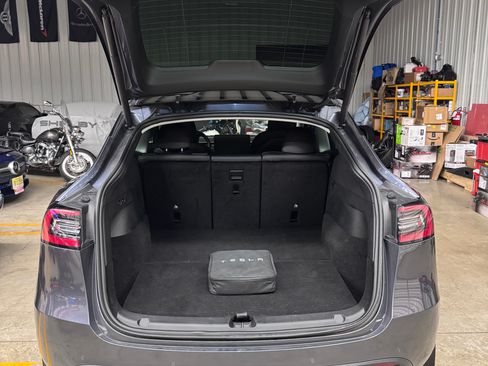 Used 2022 Tesla Model Y Performance image 9