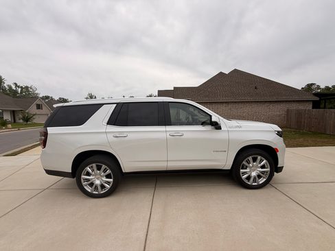 Used 2024 Chevrolet Tahoe High Country w/ Premium Package image 6