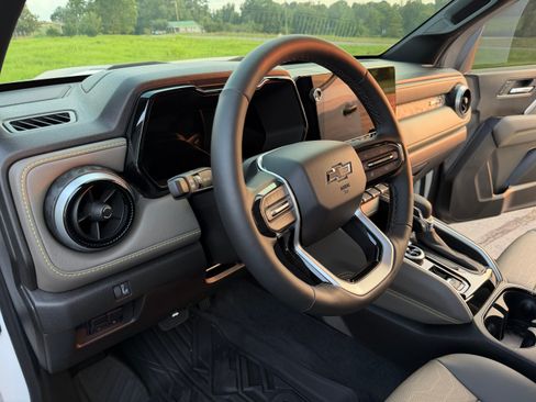 Used 2025 Chevrolet Colorado ZR2 w/ ZR2 Bison Edition AWD/4WD image 14