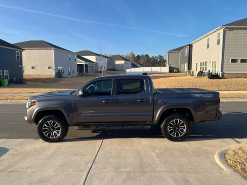 Used 2021 Toyota Tacoma TRD Sport w/ TRD Premium Sport Package image 6