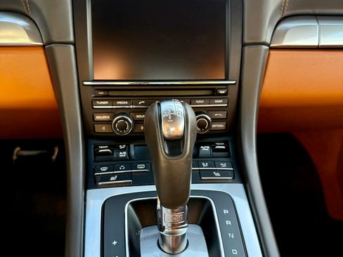 Used 2014 Porsche Cayman image 18