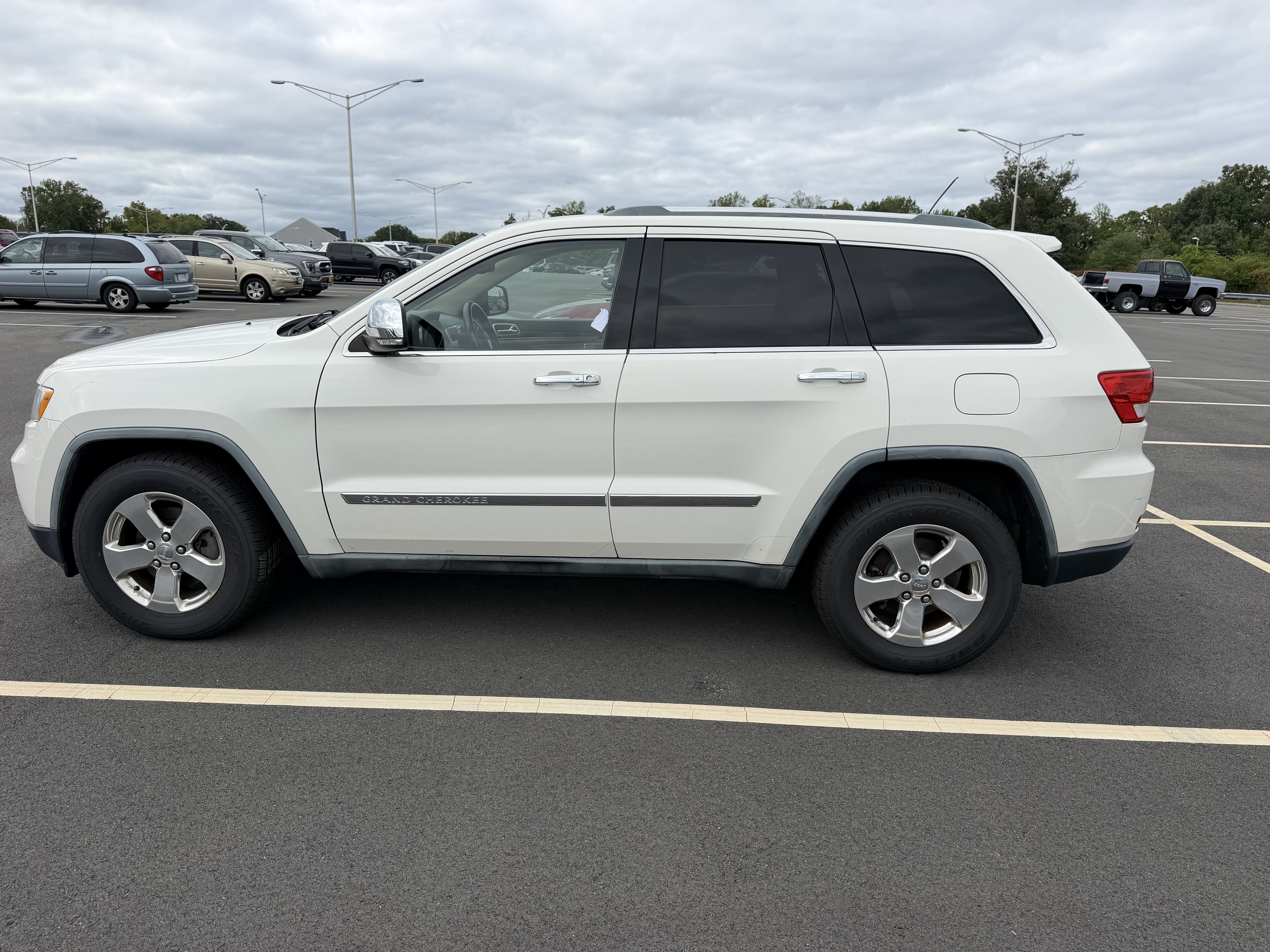 Used 2011 Jeep Grand Cherokee Limited w/ Trailer Tow Group RWD image 6