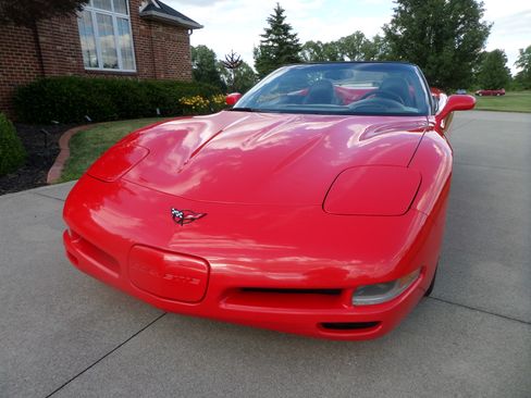 Used 2000 Chevrolet Corvette Convertible w/ Memory Pkg RWD image 4