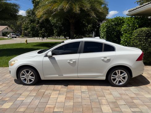 Used 2012 Volvo S60 T5 FWD image 2