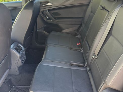 Used 2018 Volkswagen Tiguan SEL image 17