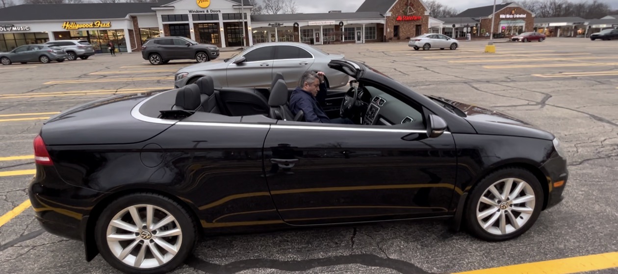 Used 2015 Volkswagen Eos Komfort FWD image 2