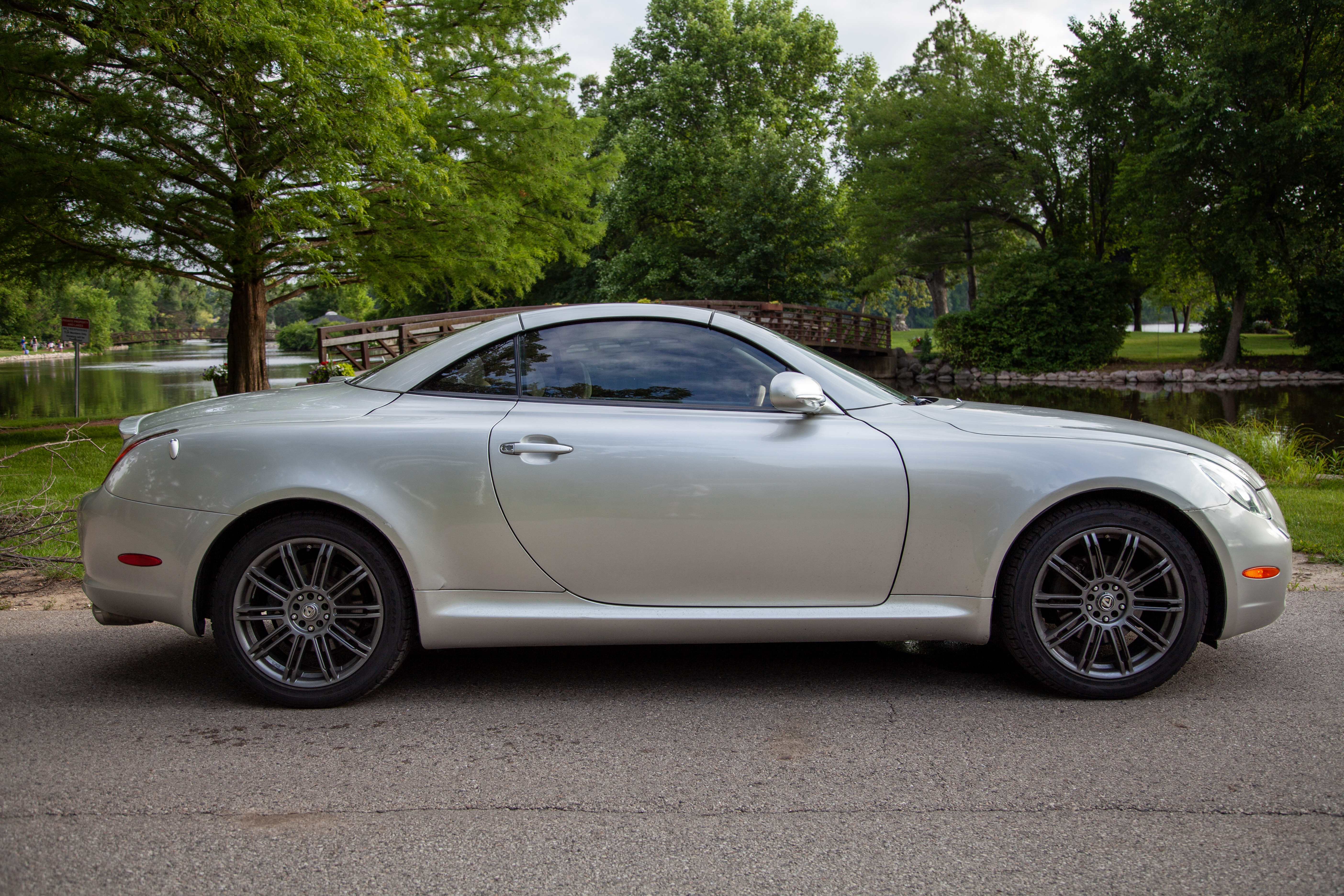 Used 2005 Lexus SC 430 Convertible RWD image 2