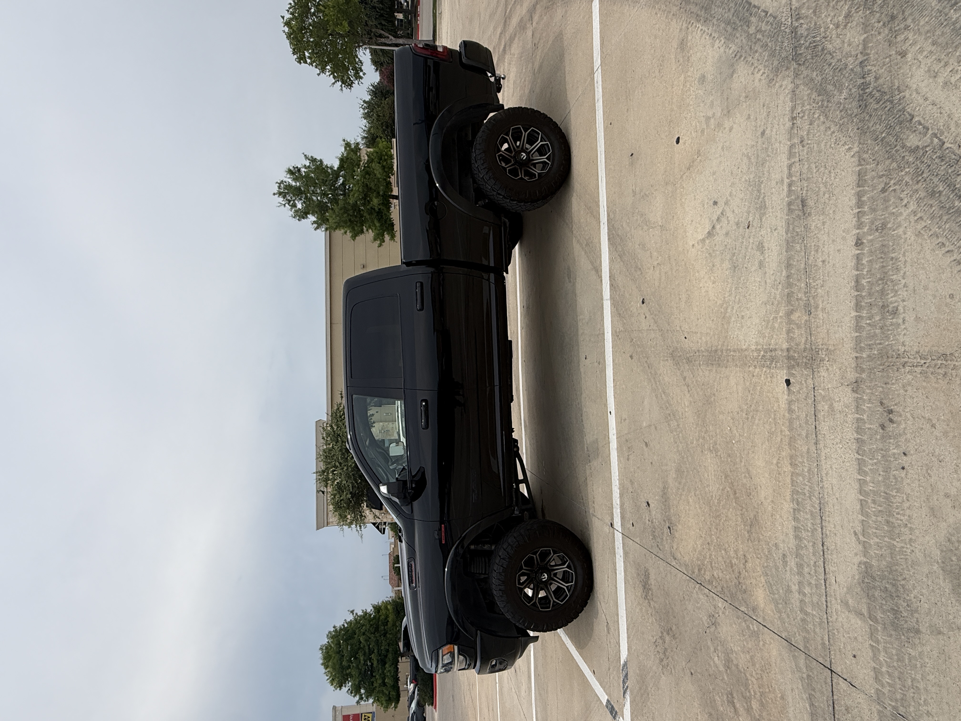 Used 2020 RAM 2500 Laramie w/ Night Edition AWD/4WD image 4