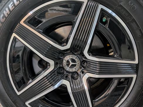 Used 2025 Mercedes-Benz GLC 300 4MATIC image 13