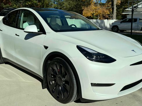 Used 2025 Tesla Model Y Performance image 1
