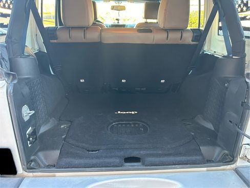 Used 2015 Jeep Wrangler Unlimited Sahara w/ Max Tow Package AWD/4WD image 9