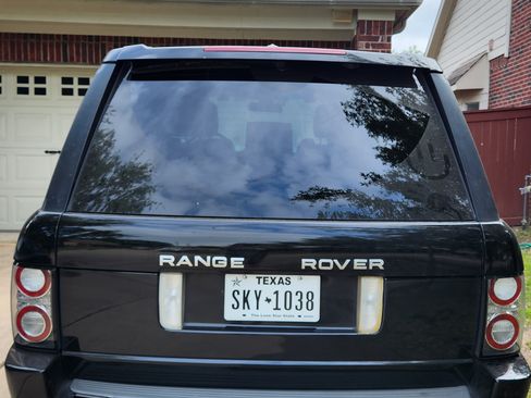 Used 2011 Land Rover Range Rover HSE image 10